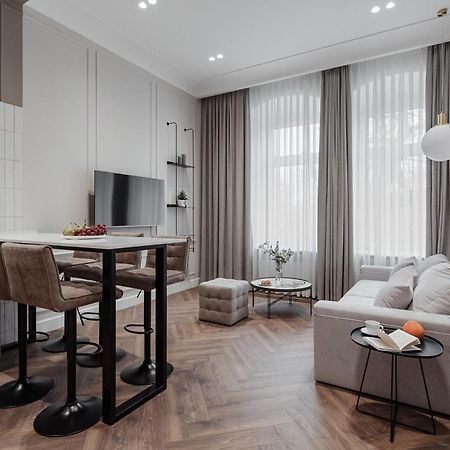 New! Luxury Apartment In The Center Of Odessa Overlooking Deribasovskaya Str. Low Price! Esterno foto