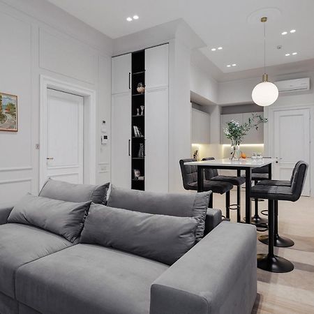 New! Luxury Apartment In The Center Of Odessa Overlooking Deribasovskaya Str. Low Price! Esterno foto