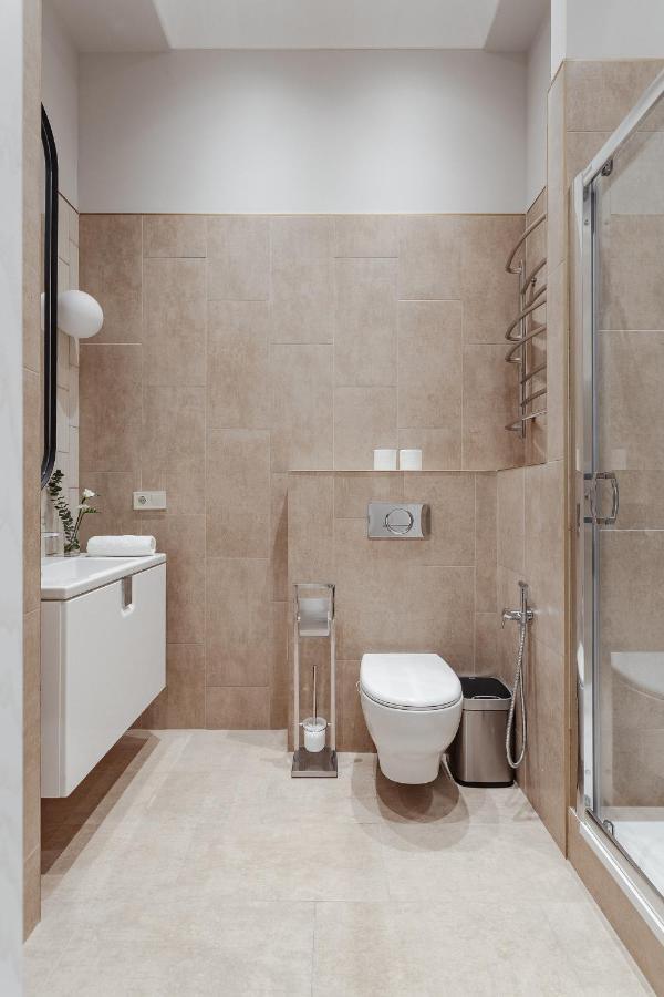 New! Luxury Apartment In The Center Of Odessa Overlooking Deribasovskaya Str. Low Price! Esterno foto