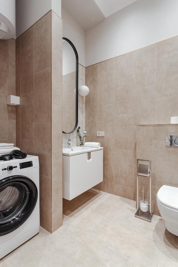 New! Luxury Apartment In The Center Of Odessa Overlooking Deribasovskaya Str. Low Price! Esterno foto