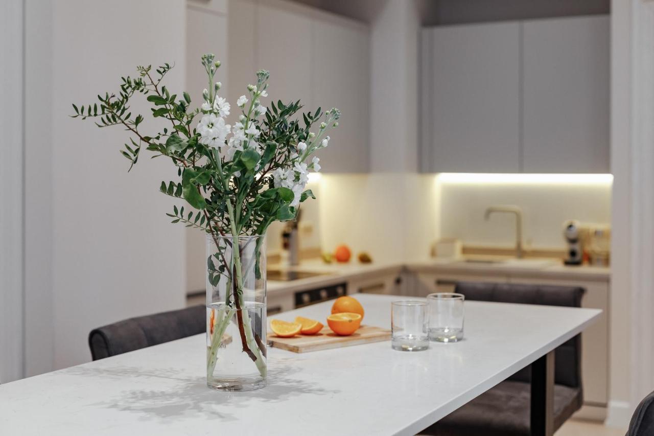 New! Luxury Apartment In The Center Of Odessa Overlooking Deribasovskaya Str. Low Price! Esterno foto