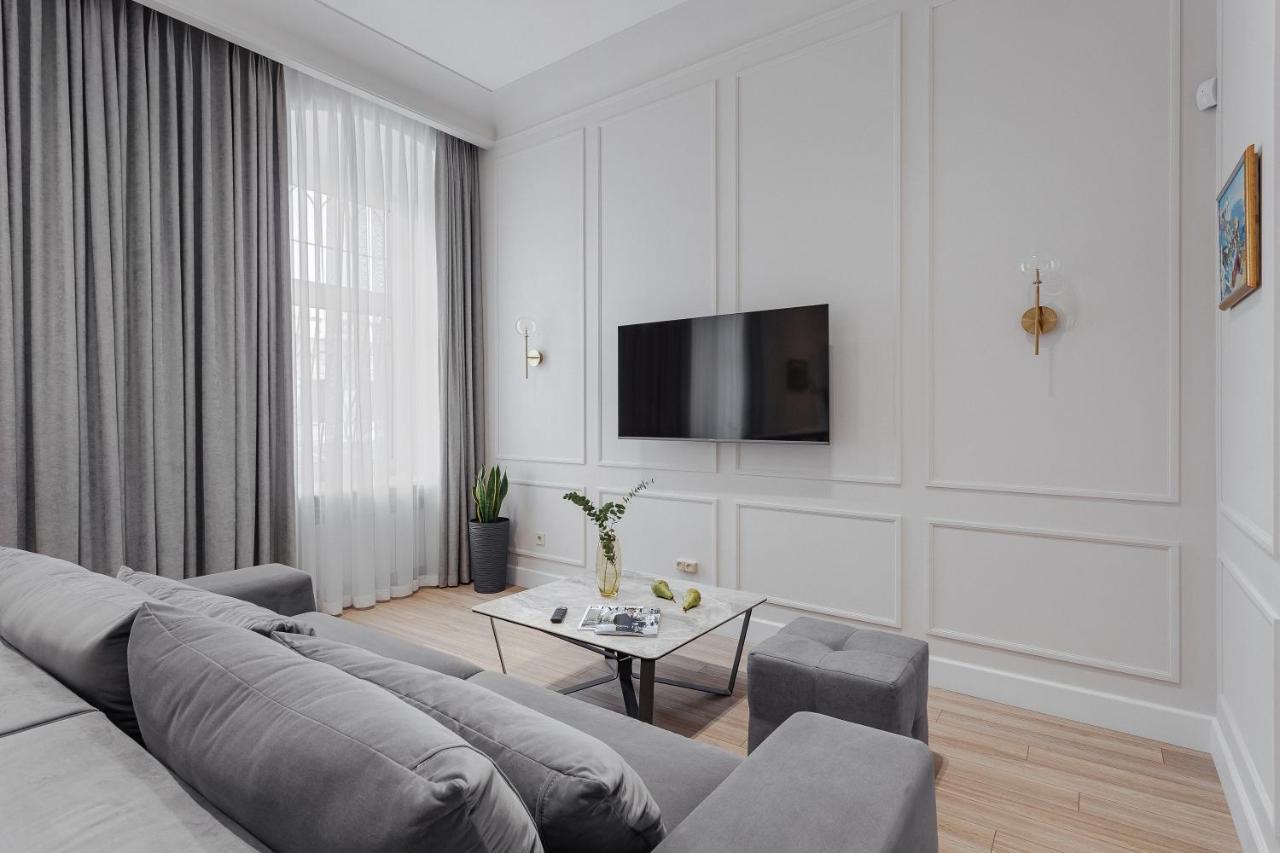 New! Luxury Apartment In The Center Of Odessa Overlooking Deribasovskaya Str. Low Price! Esterno foto