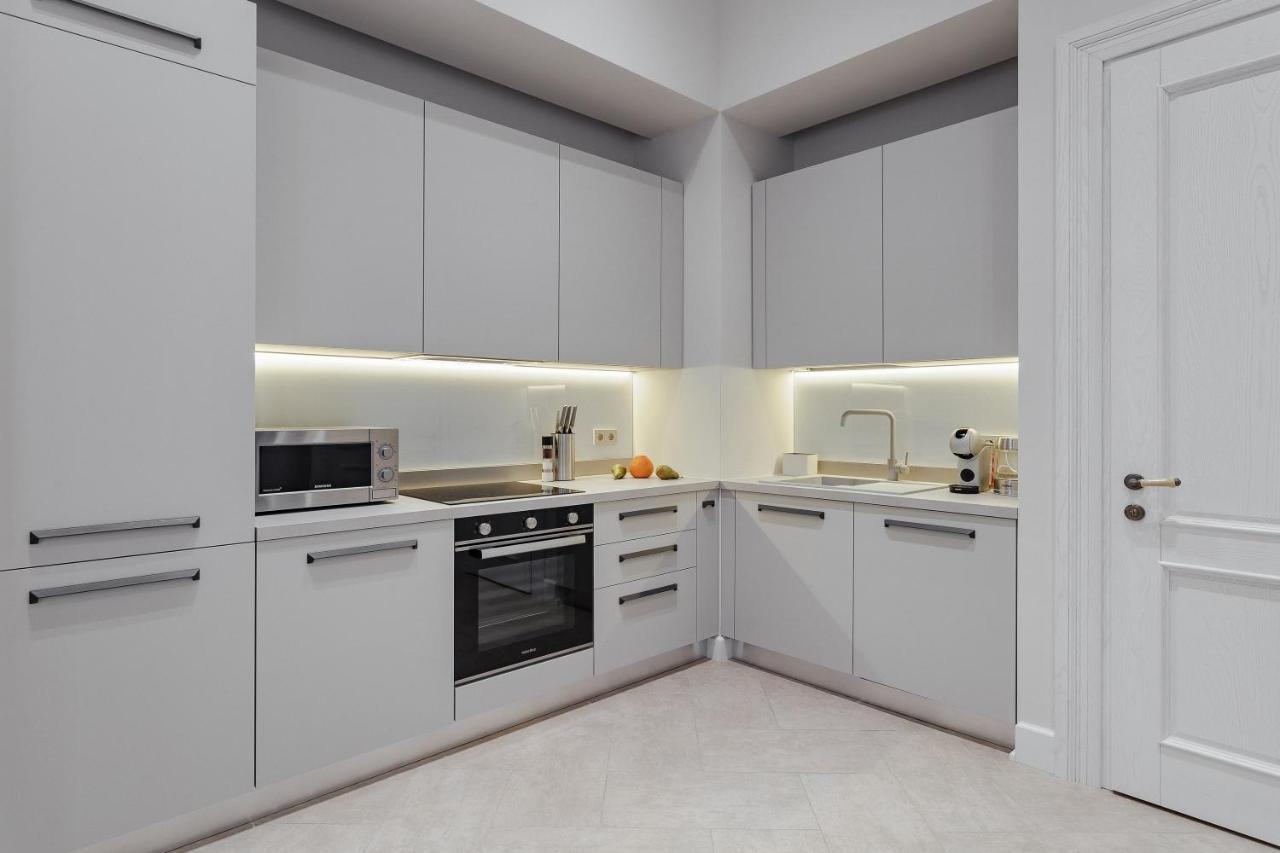 New! Luxury Apartment In The Center Of Odessa Overlooking Deribasovskaya Str. Low Price! Esterno foto