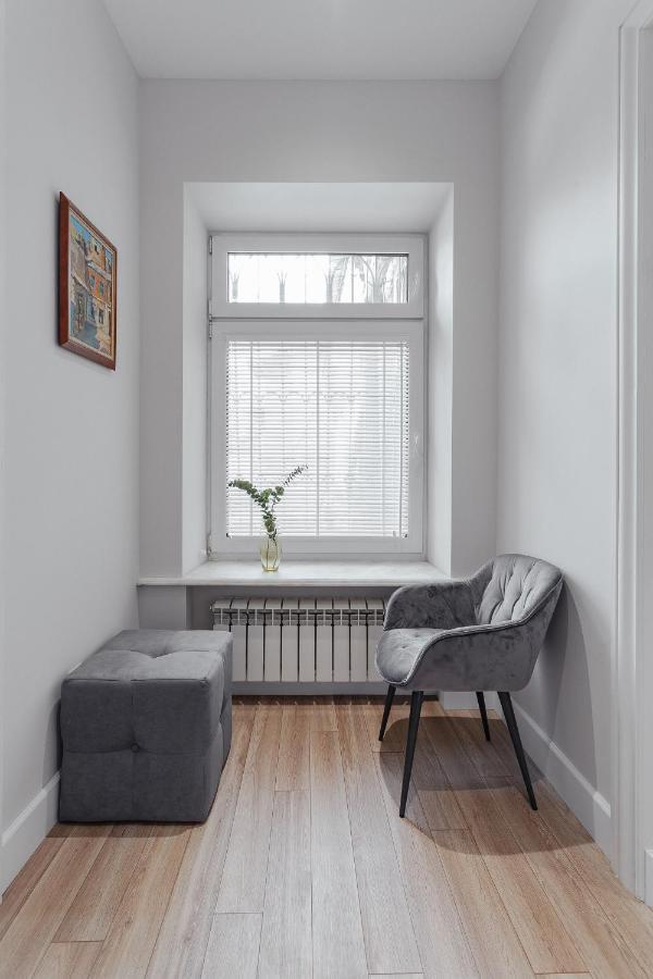 New! Luxury Apartment In The Center Of Odessa Overlooking Deribasovskaya Str. Low Price! Esterno foto