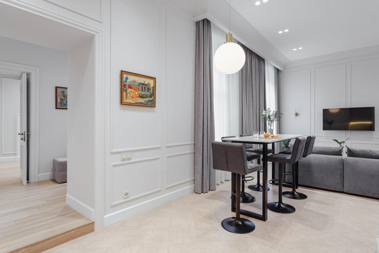 New! Luxury Apartment In The Center Of Odessa Overlooking Deribasovskaya Str. Low Price! Esterno foto