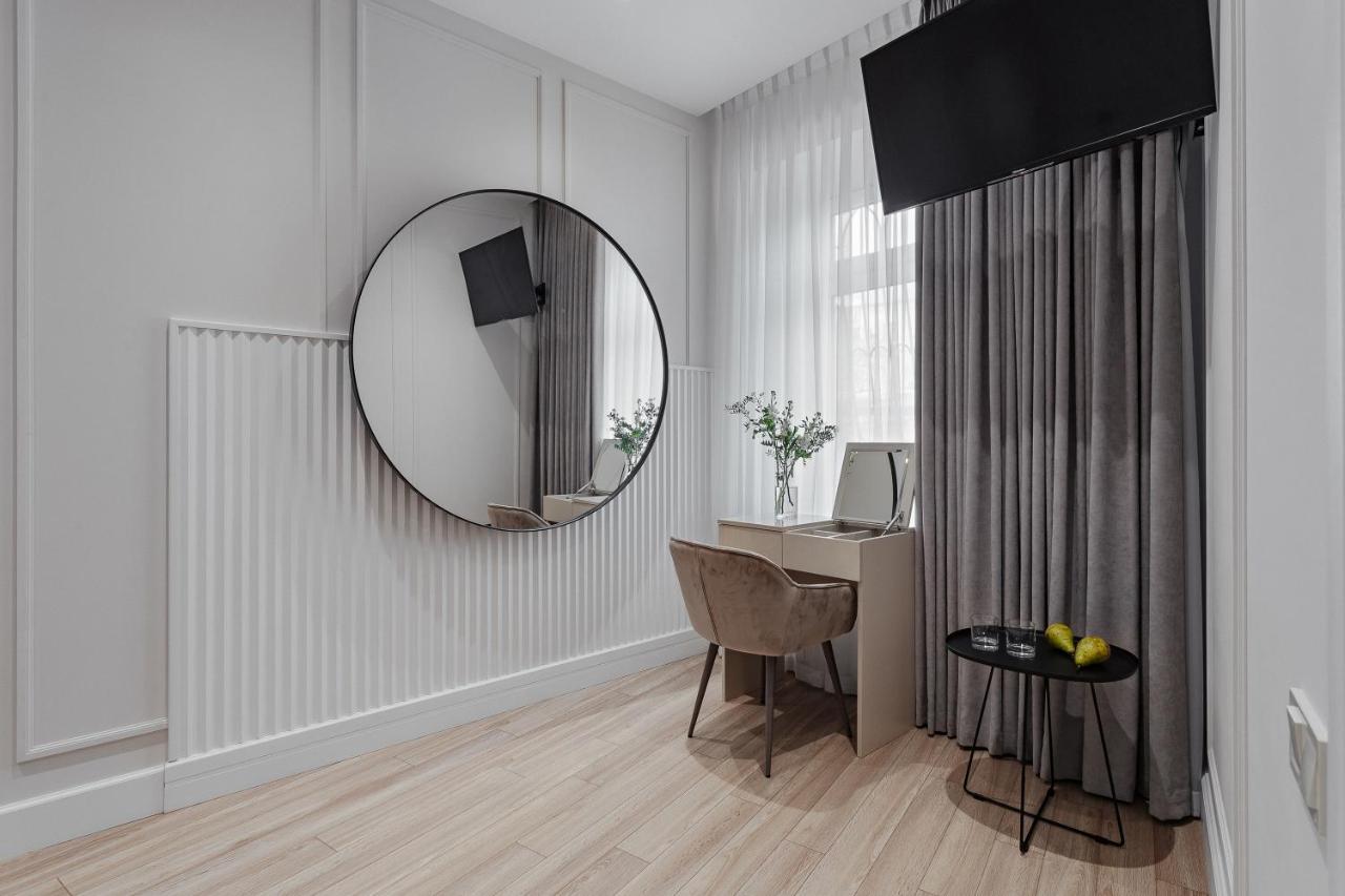 New! Luxury Apartment In The Center Of Odessa Overlooking Deribasovskaya Str. Low Price! Esterno foto