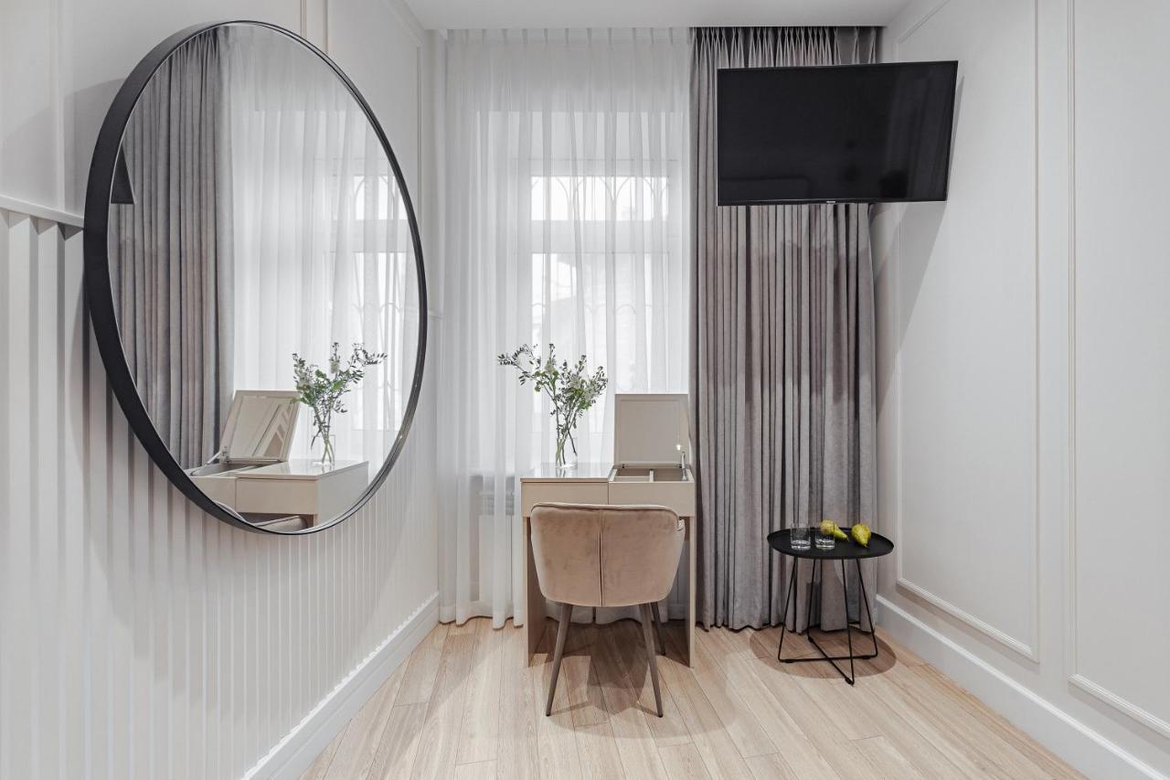New! Luxury Apartment In The Center Of Odessa Overlooking Deribasovskaya Str. Low Price! Esterno foto
