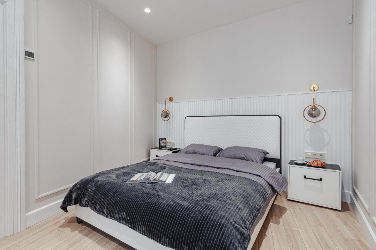 New! Luxury Apartment In The Center Of Odessa Overlooking Deribasovskaya Str. Low Price! Esterno foto