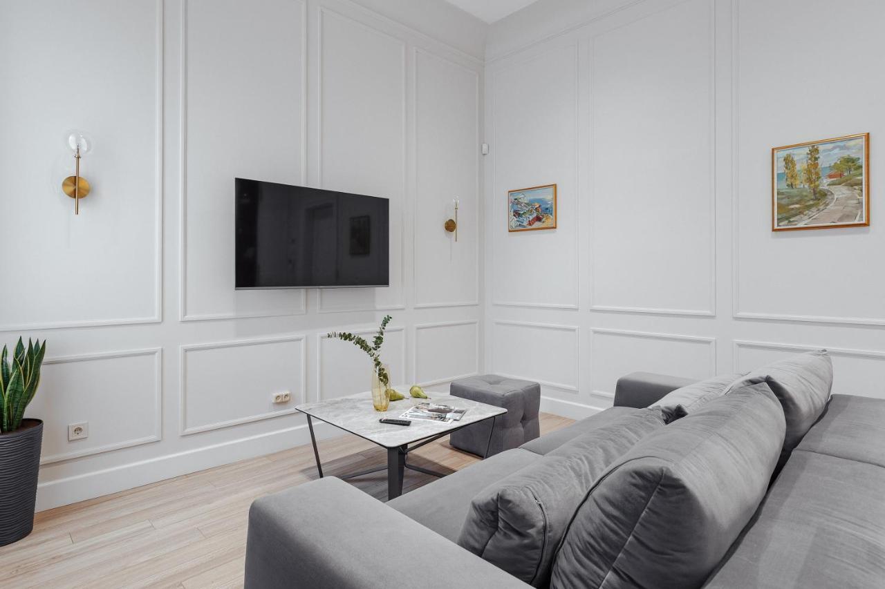 New! Luxury Apartment In The Center Of Odessa Overlooking Deribasovskaya Str. Low Price! Esterno foto