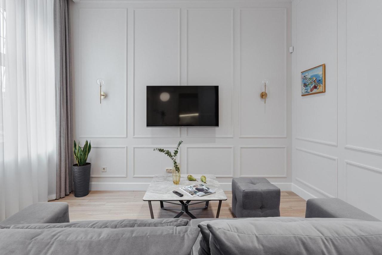 New! Luxury Apartment In The Center Of Odessa Overlooking Deribasovskaya Str. Low Price! Esterno foto