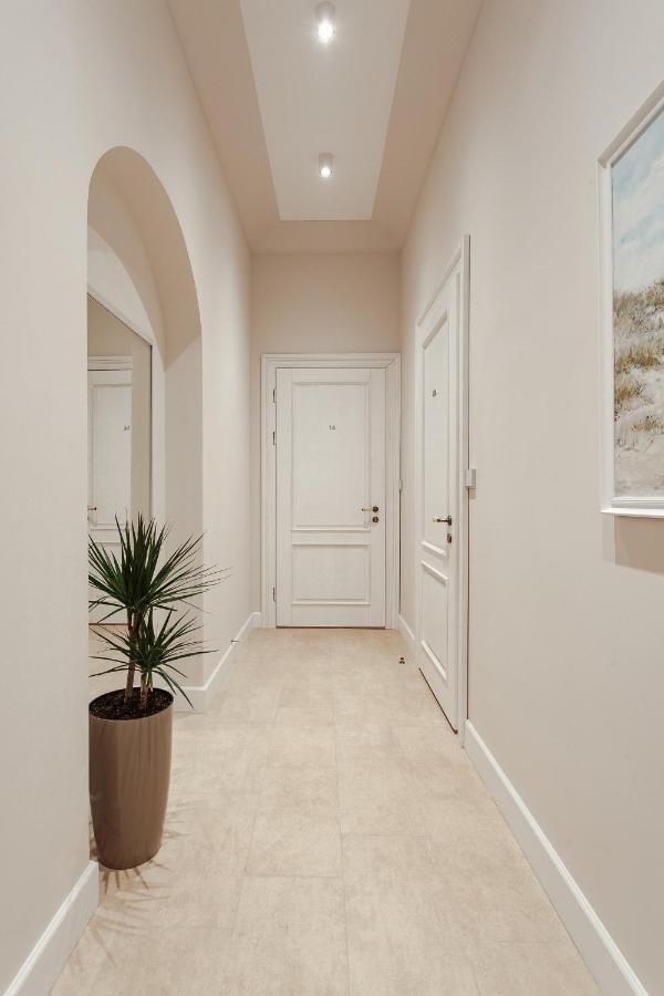 New! Luxury Apartment In The Center Of Odessa Overlooking Deribasovskaya Str. Low Price! Esterno foto