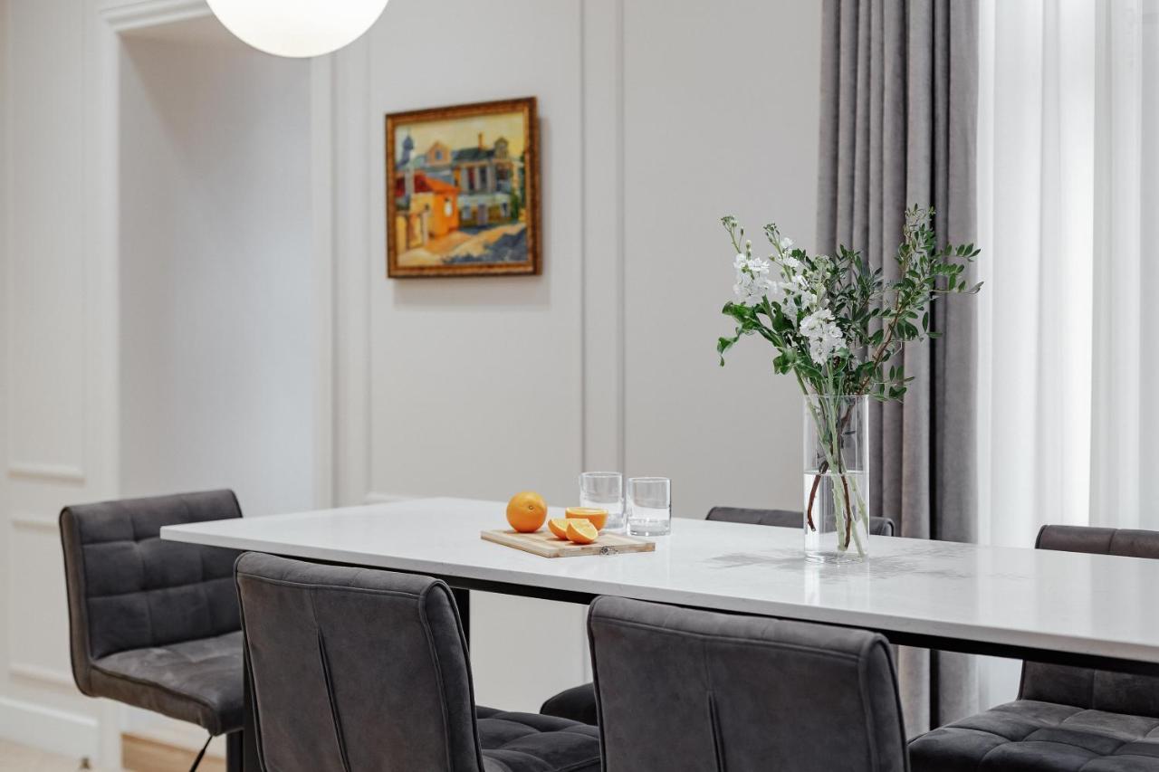 New! Luxury Apartment In The Center Of Odessa Overlooking Deribasovskaya Str. Low Price! Esterno foto